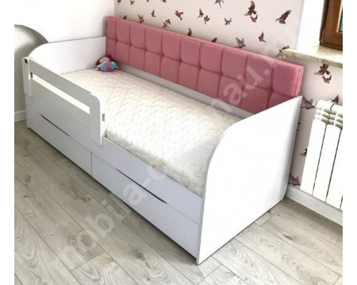 Pat pentru copii pina la 7 ani cu bara de protectie T-14