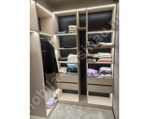 Гардеробная без дверей 