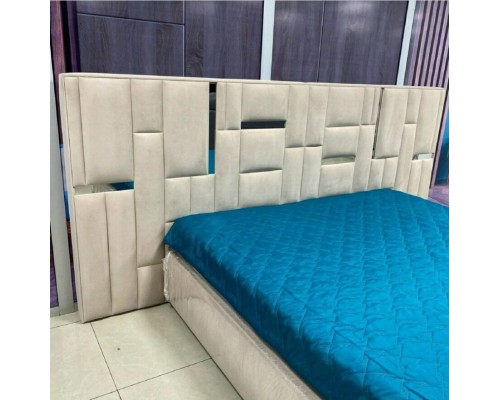 Двуспальная кровати с мягким изголовьем Т-82