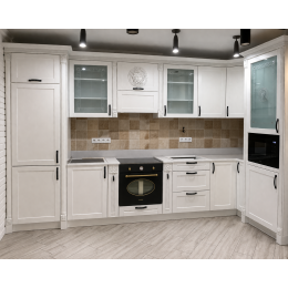 Bucătărie clasică albă cu vitrine din sticlă T-90