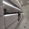 Bucătărie  în stil modern albă cu iluminare LED T-38