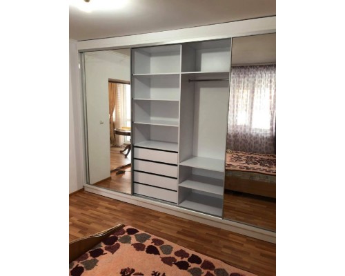 Шкаф купе 4 двери с зеркалом T-77