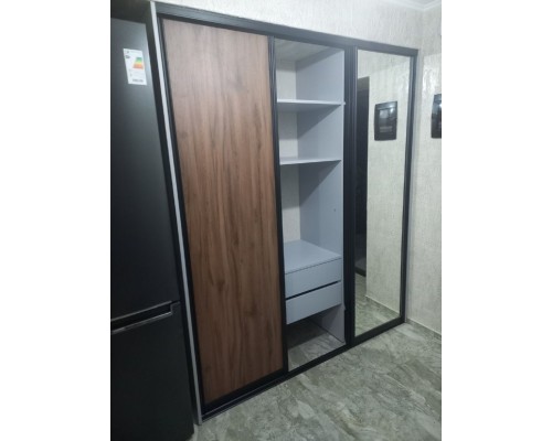 Dulap  cupe încorporat în perete