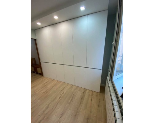 Dulap pentru dormitor alb stil  minimalism T-51
