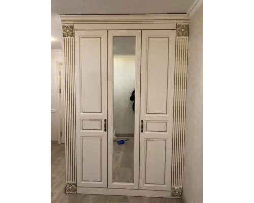 Dulap pentru dormitor stil clasic T-61 Dulap pentru dormitor stil clasic T-61