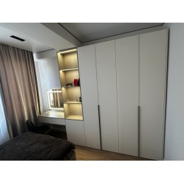 Современный шкаф в спальню с туалетным столиком T-75