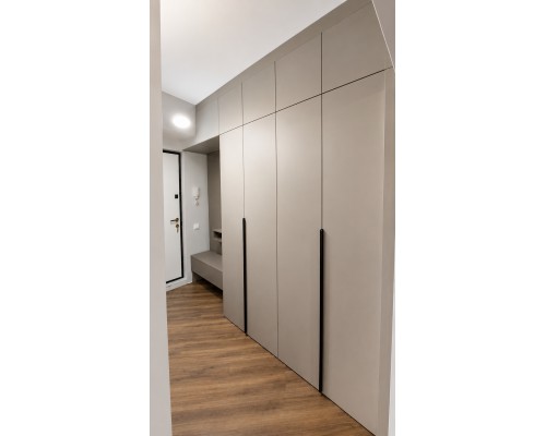 Mobilă pentru hol la comandă cu dulap până la tavan și banchetă integrată T-55 Mobilă pentru hol la comandă cu dulap până la tavan și banchetă integrată T-55