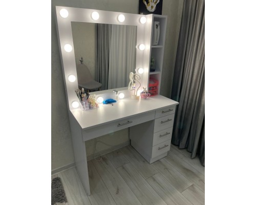Masuta de machiaj cu oglinda T-23