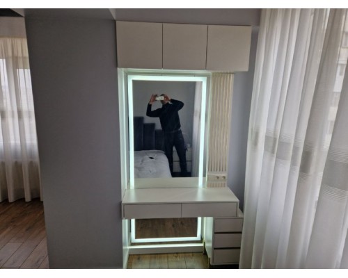 Стол для макияжа с подсветкой T-50