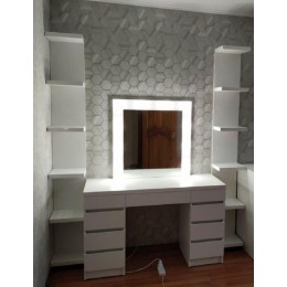 Стол туалетный с лампочками Т-36