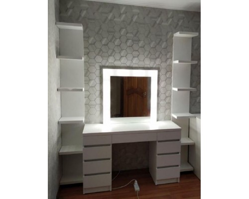 Стол туалетный с лампочками Т-36