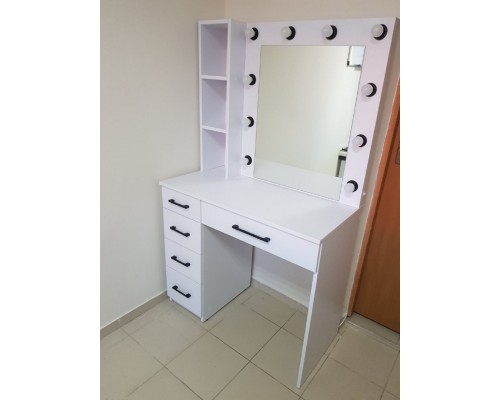 Туалетный столик с зеркалом и ящиками  T-37