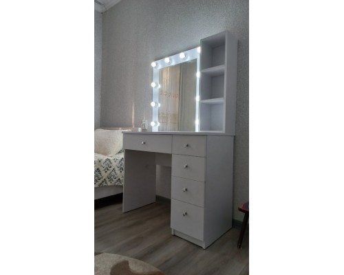 Masuta de machiaj cu oglinda T-39