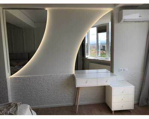 Столик для макияжа с зеркалом с подсветкой 