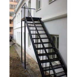 Металлическая наружная лестница на 2 этаж Т-13