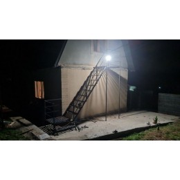 Наружная металлическая лестница 