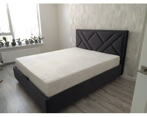 Мягкая кровать двуспальная  salivador T-85