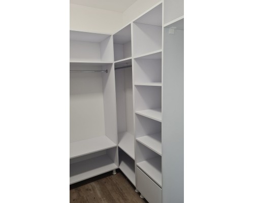 Гардеробная без дверей 