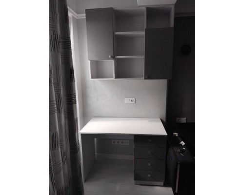 Детский письменный стол T-28