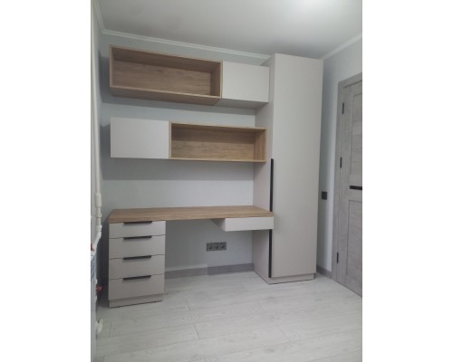 Детский письменный стол T-27