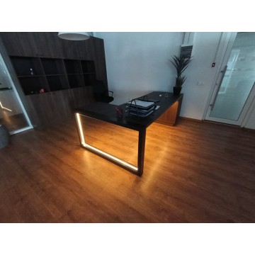 Офисный стол руководителя на заказ с LED-подсветкой