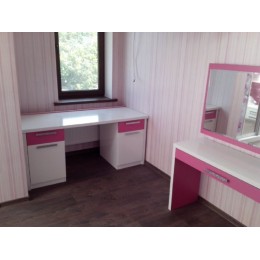 Детский письменный стол T-10