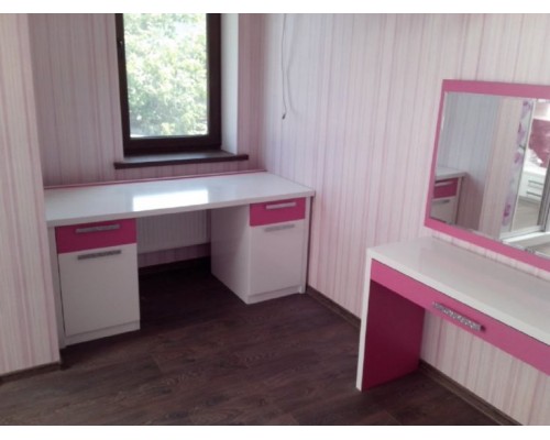 Детский письменный стол T-10 Детский письменный стол T-10