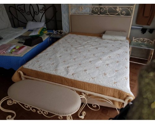 Кованая кровать с мягким изголовьем (T-36)