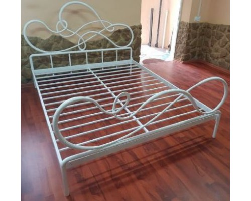 Белая кованая кровать T-79