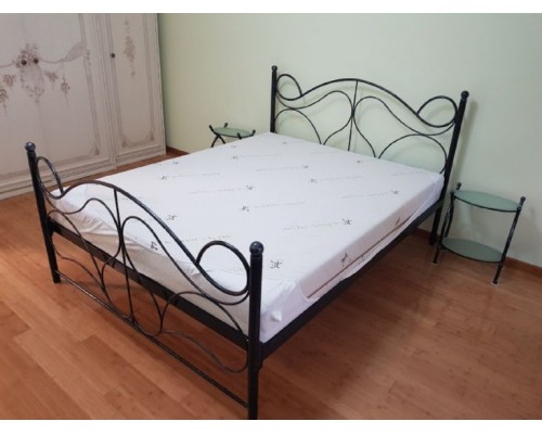 Черная кованая кровать T-62